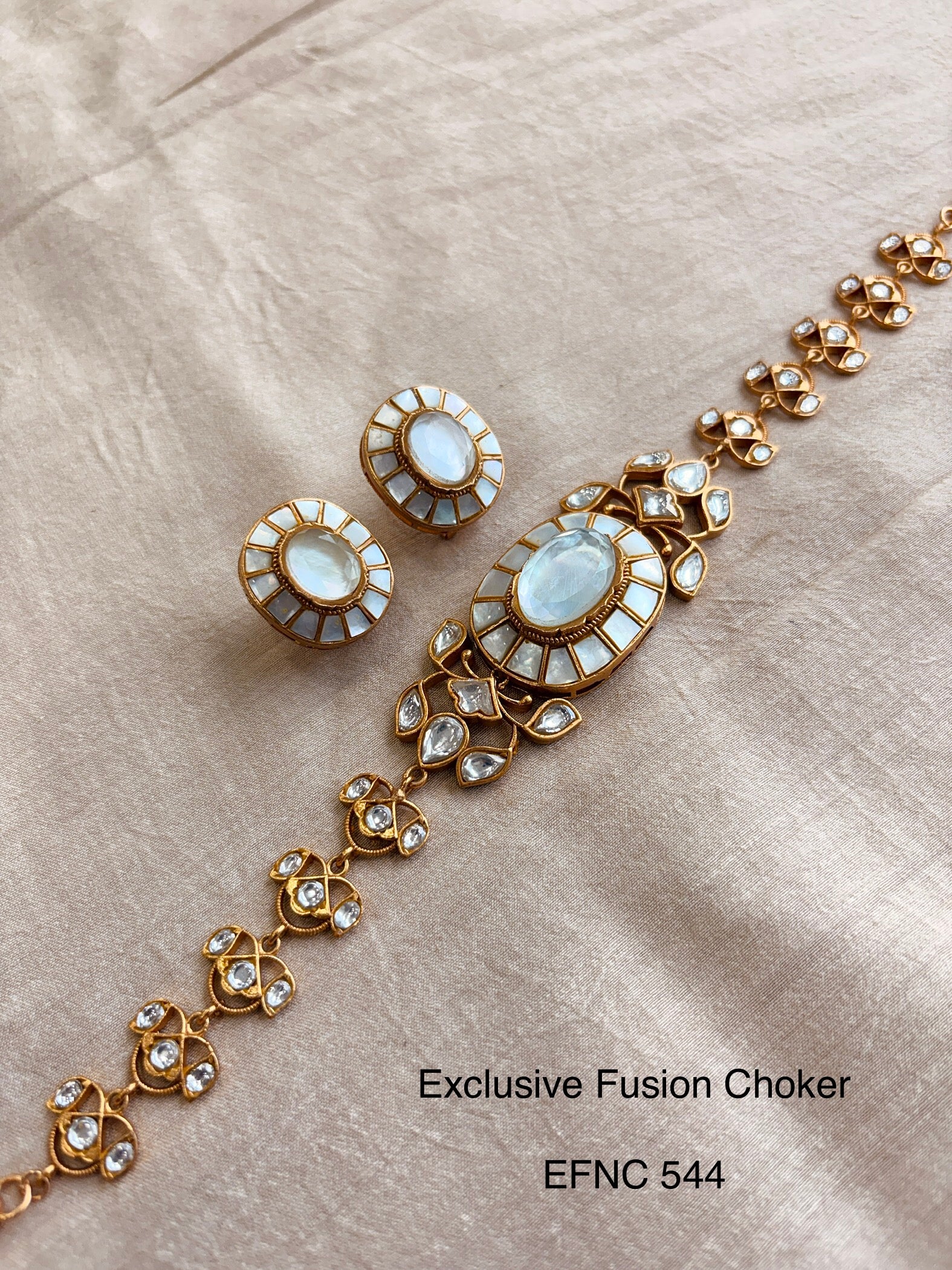 Neo Traditional Choker