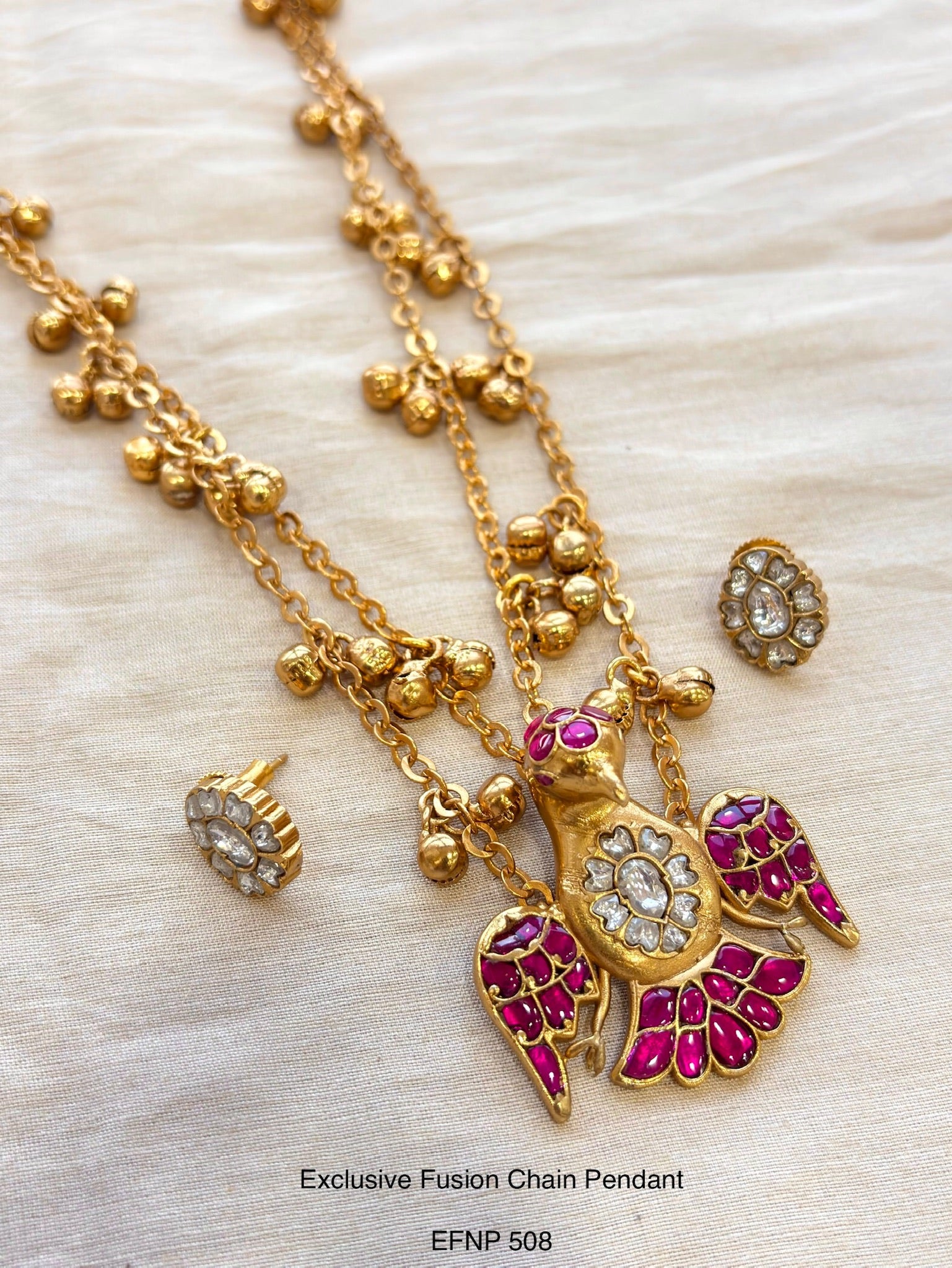 Neo traditional chain pendant