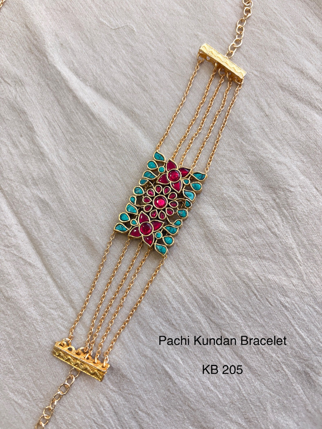 HANDCRAFTED GOLD JADAU BRACELET