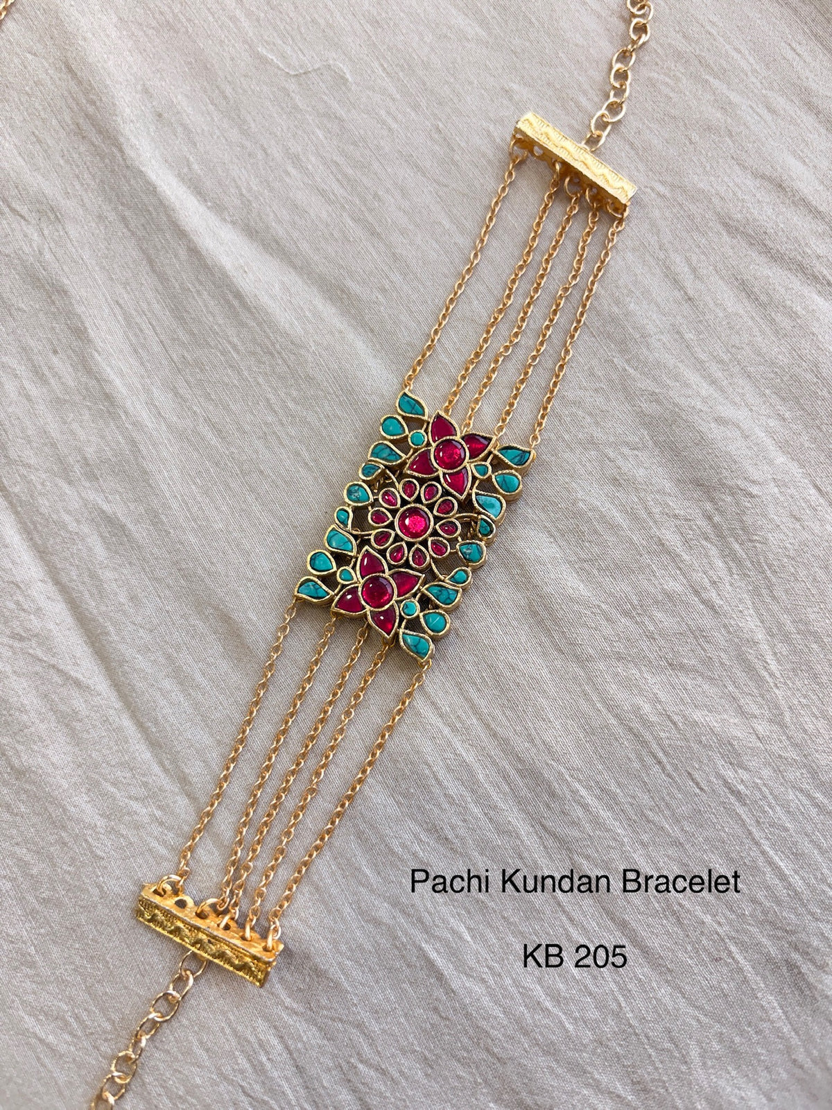 HANDCRAFTED GOLD JADAU BRACELET