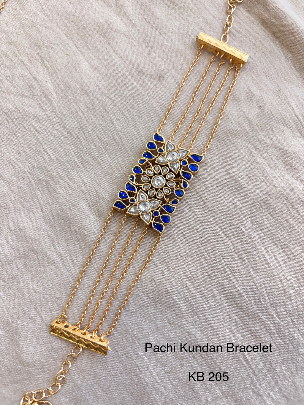 HANDCRAFTED GOLD JADAU BRACELET