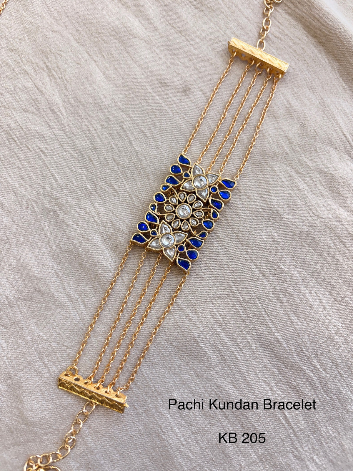 HANDCRAFTED GOLD JADAU BRACELET