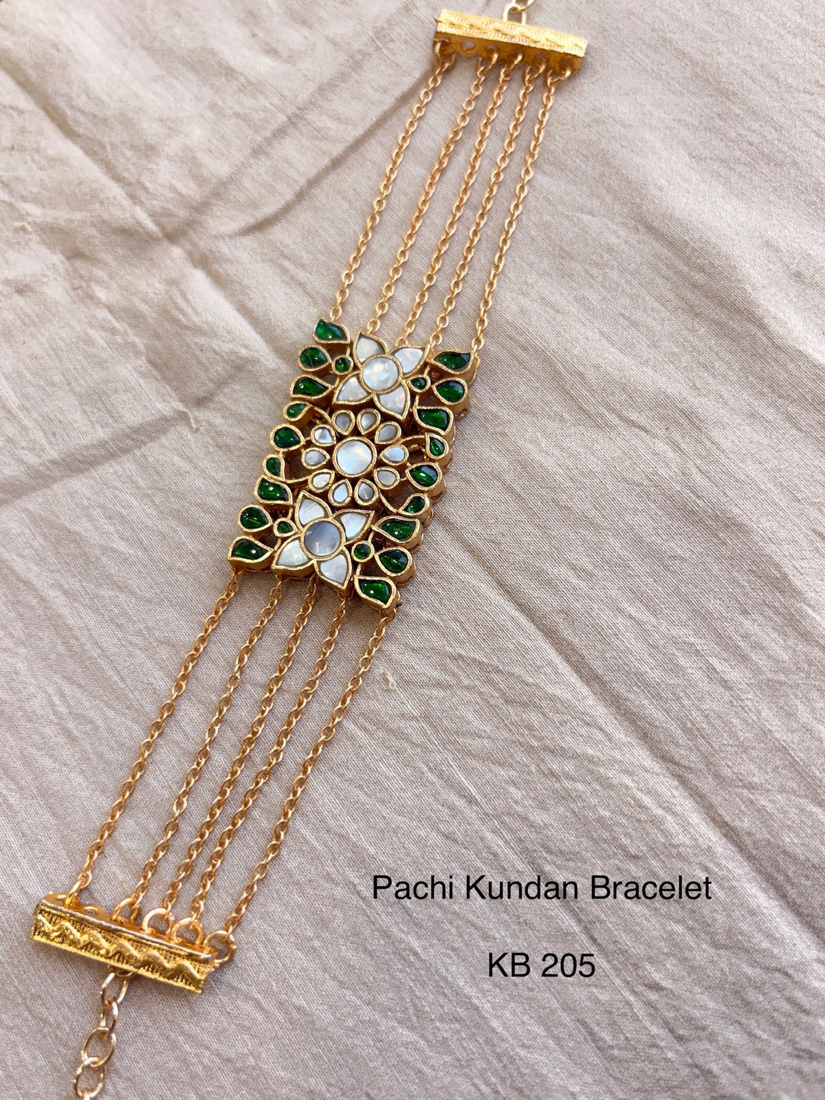HANDCRAFTED GOLD JADAU BRACELET