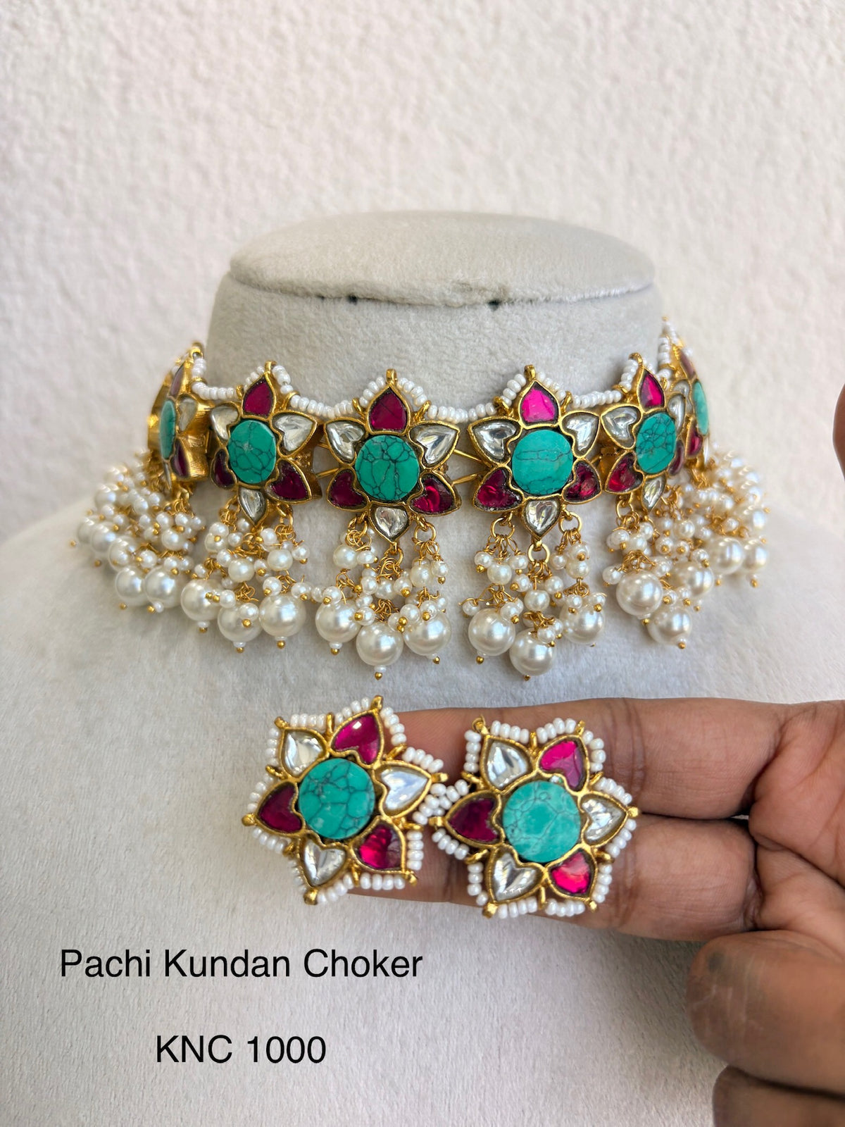 HANDCRAFTED GOLD JADAU FUSION CHOKER