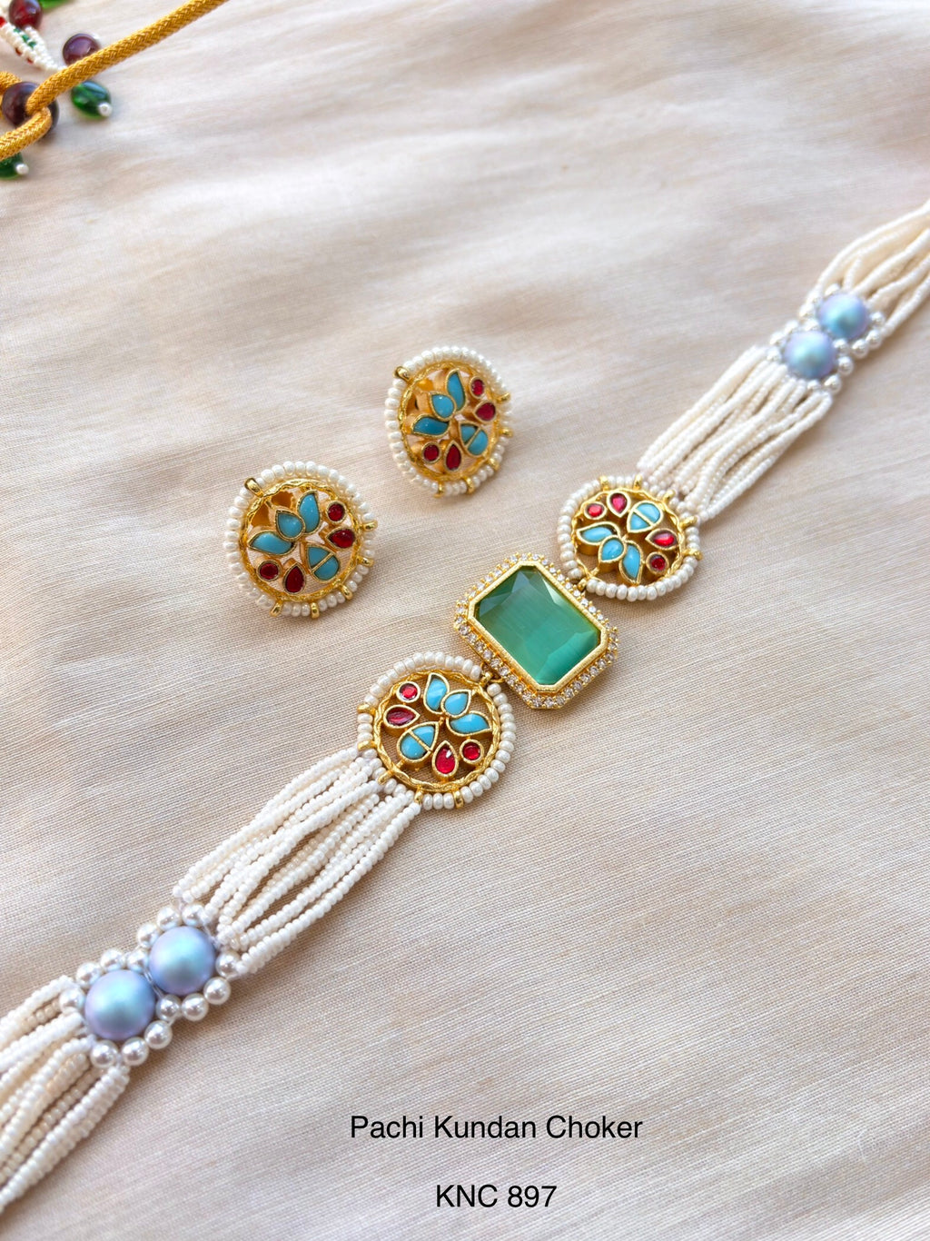 Indo cantemporary choker