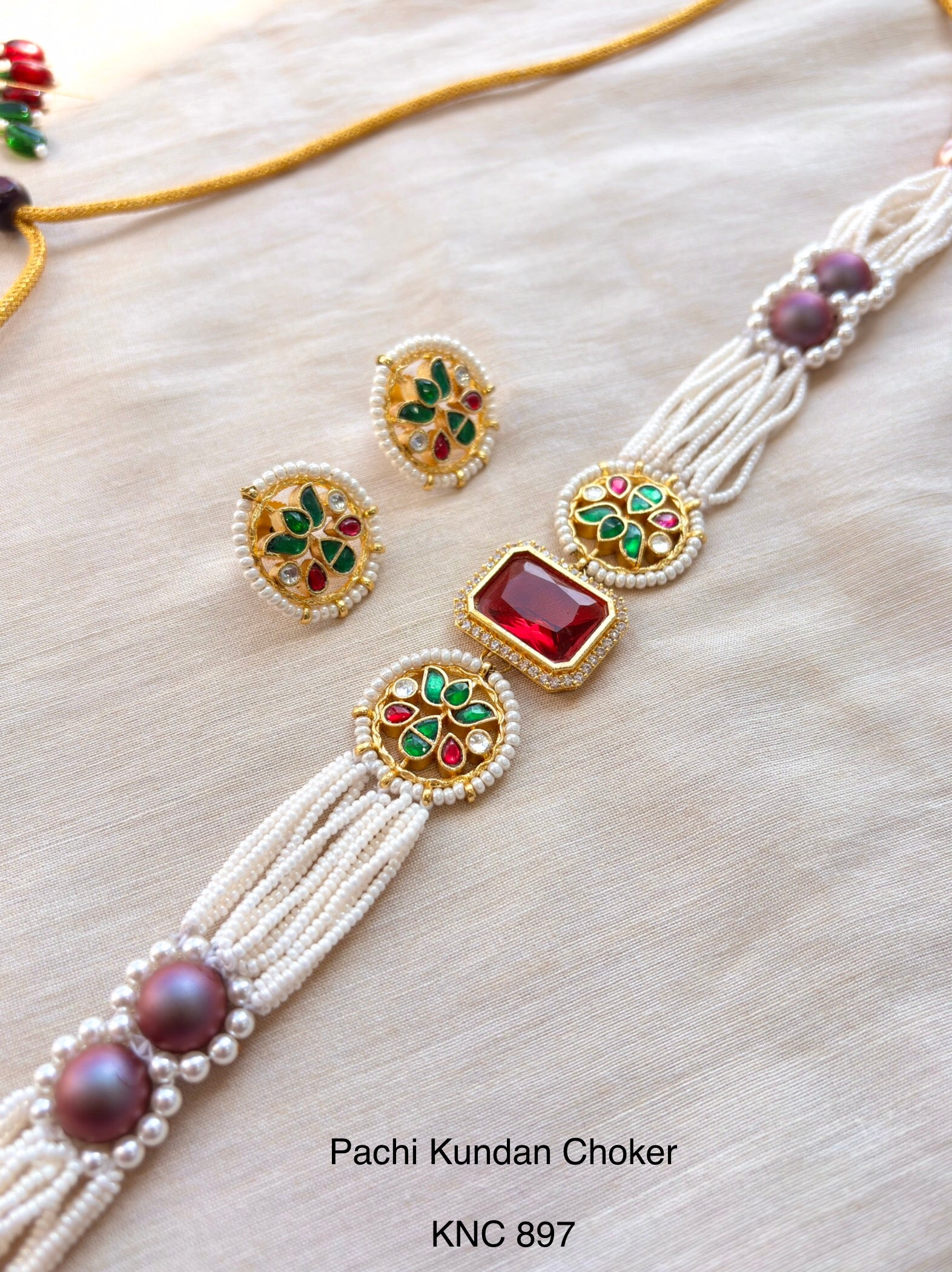 Indo cantemporary choker