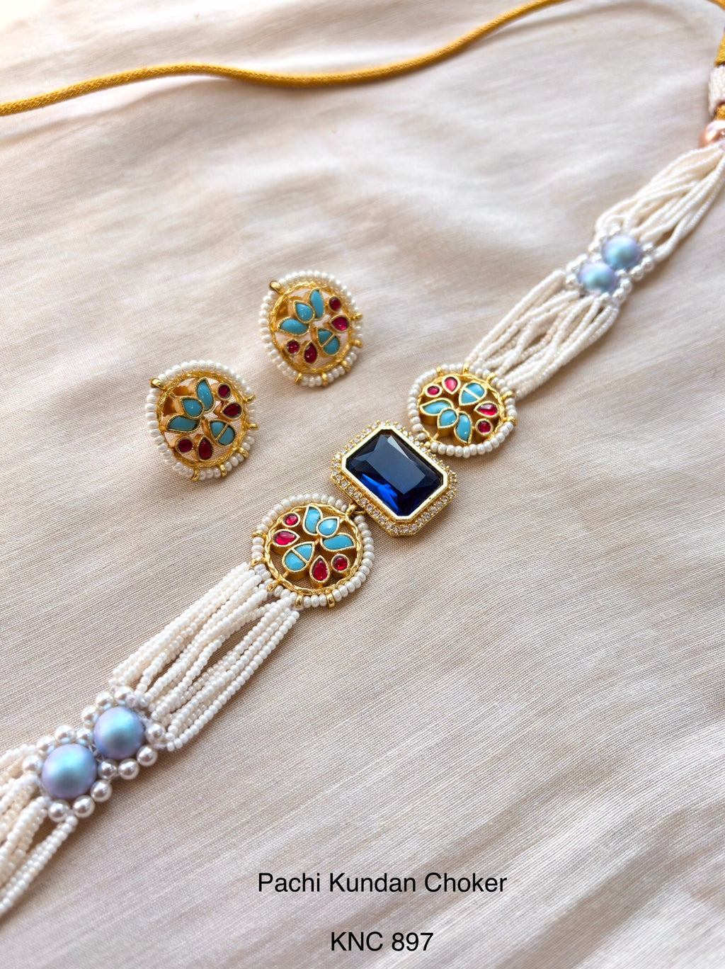 Indo cantemporary choker