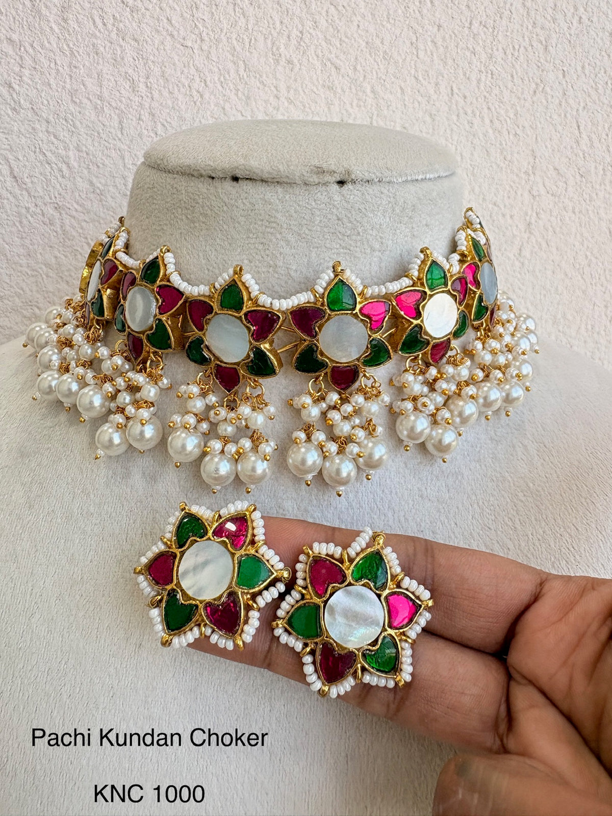 HANDCRAFTED GOLD JADAU FUSION CHOKER