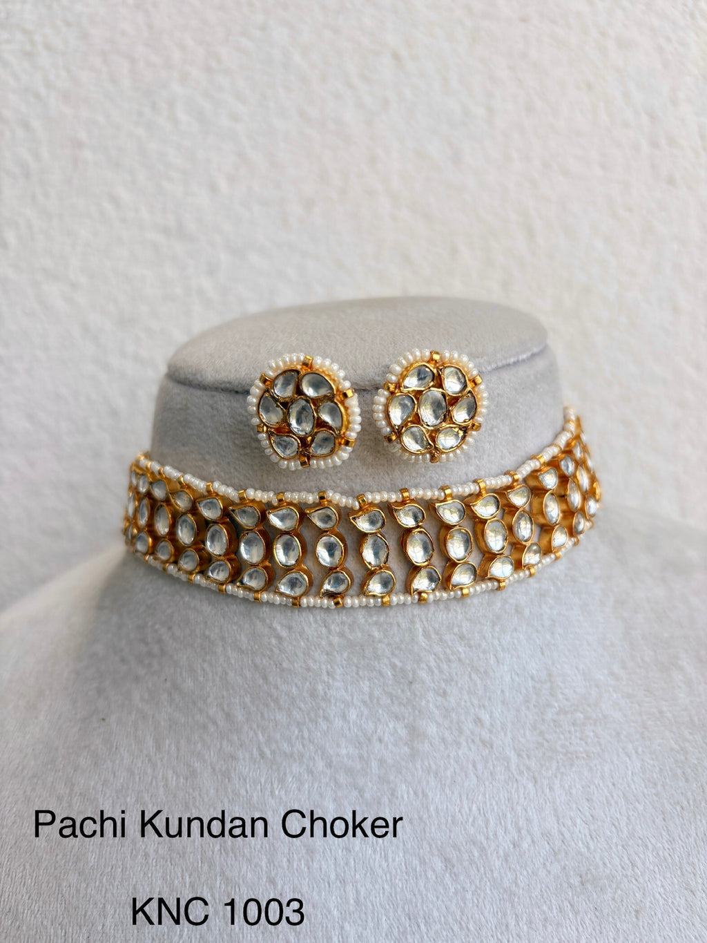 HANDCRAFTED GOLD JADAU CHOKER