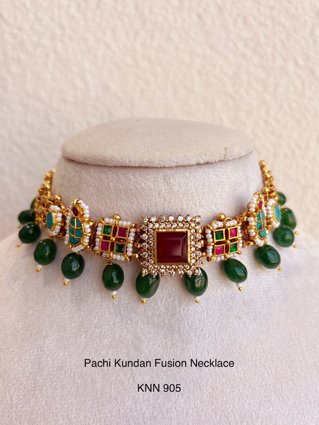 Handcrafted gold jadau fusion necklace