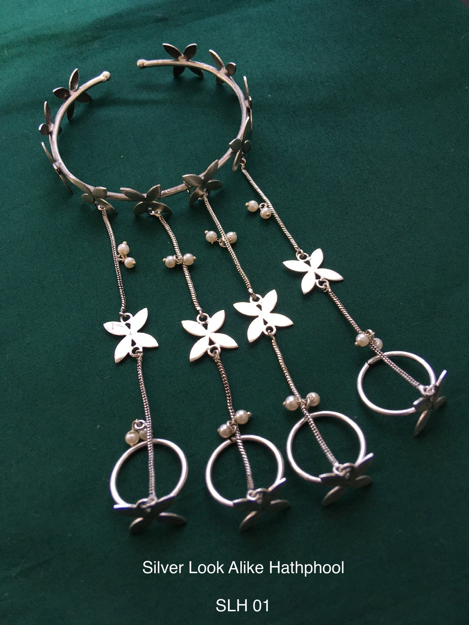 Antique silver tone hathphool
