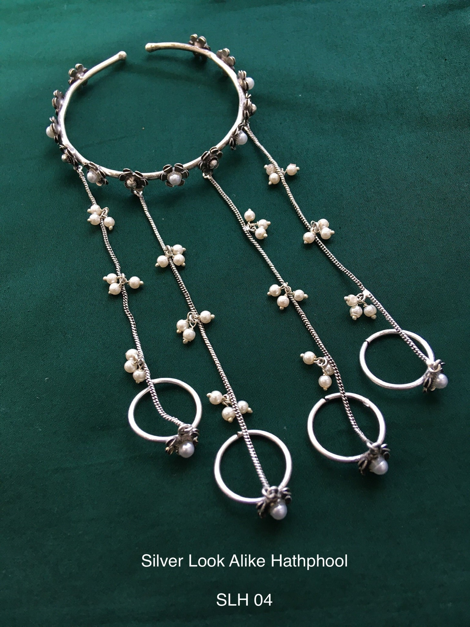 Antique silver tone hathphool