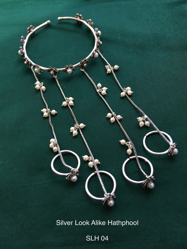 Antique silver tone hathphool